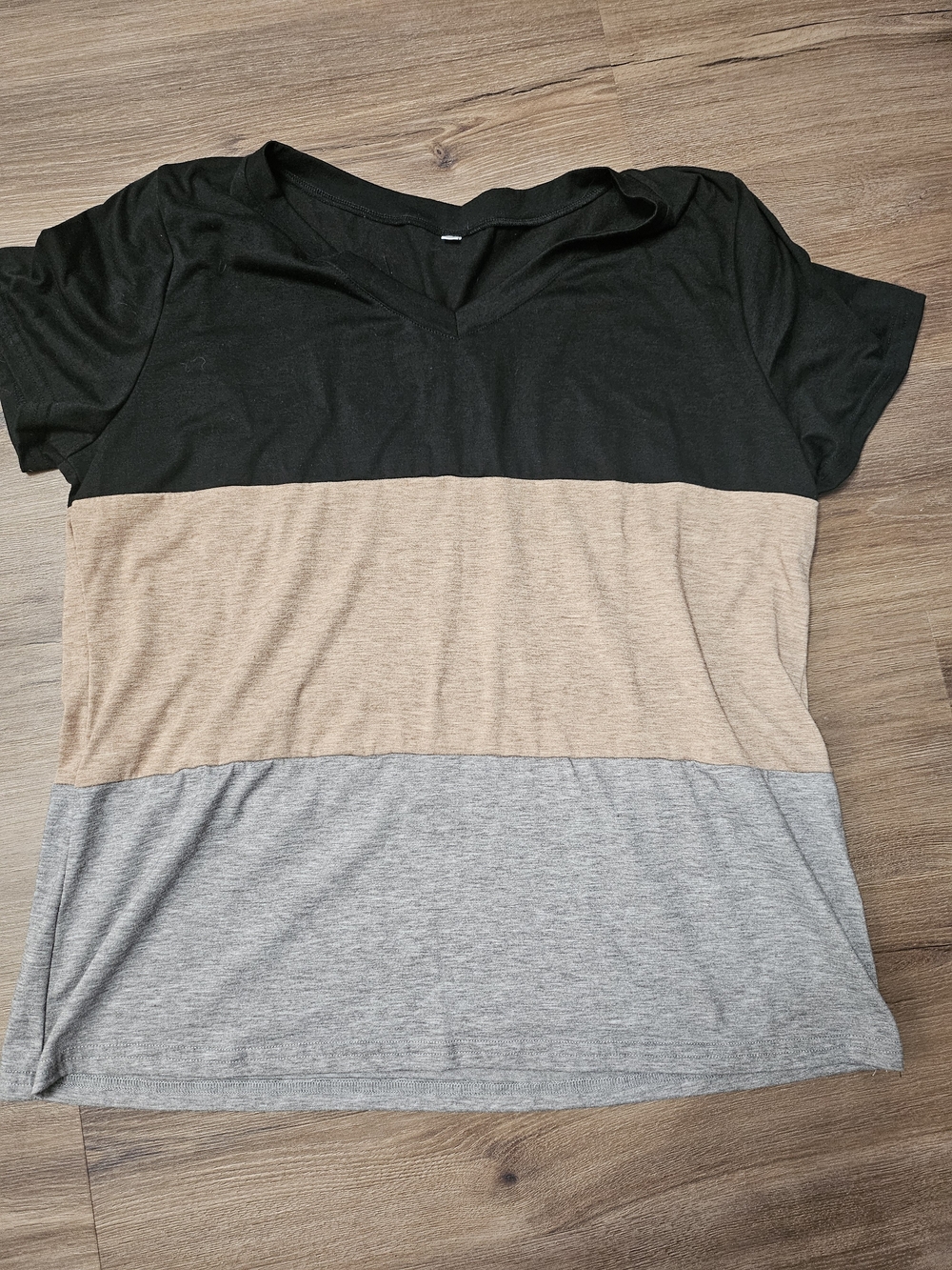 Colorblock V-Neck Women’s Top - Black, Tan & Gray